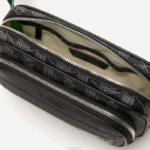 Lacoste bolsa transversal com estampa monograma the blend: pequena homens mono noir gris estragon l83 88BL1961 - Image 4