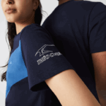 Lacoste camiseta esportiva x theo curin com estampa mulheres azul marinho branco vll 88BL944 - Image 4