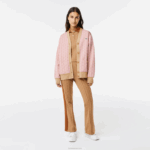 Lacoste cardigã solto com estampa de monograma mulheres rosa claro bege nxg 88BL2634 - Image 2
